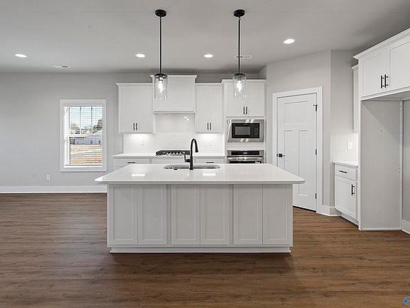 4th image of 2114 Kanteen St