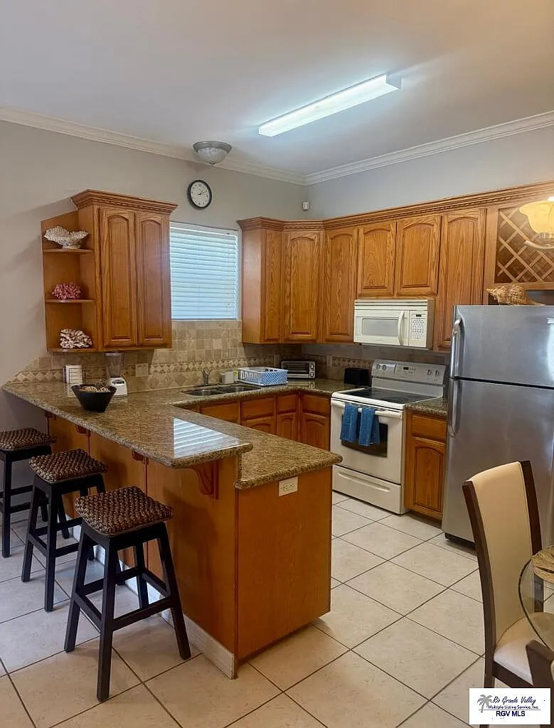 2 bed, 2.0 bath, 1168 sqft, $2,500 — Photo 3