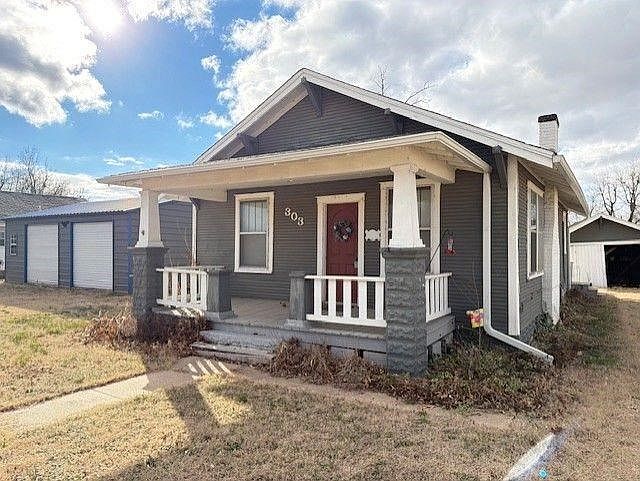 1st image of 303 S 1st St