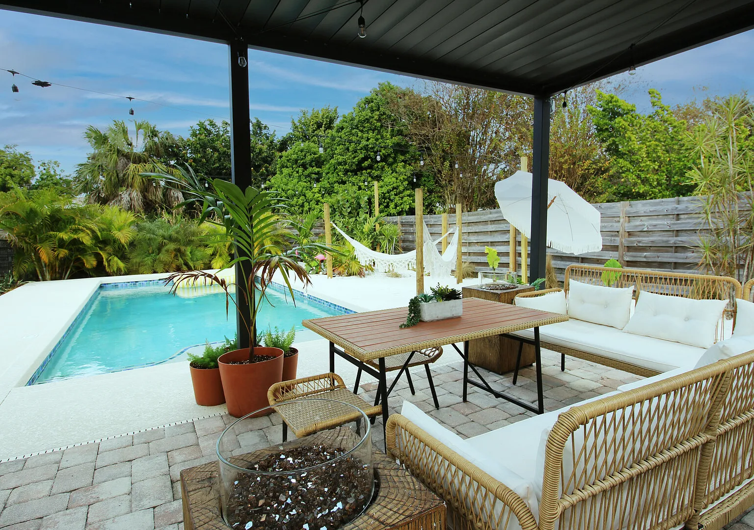 Family-friendly coastal escape Pool Game Room — Photo 1
