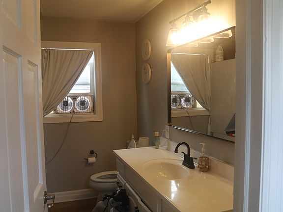 5th image of 637 Leonard St NE