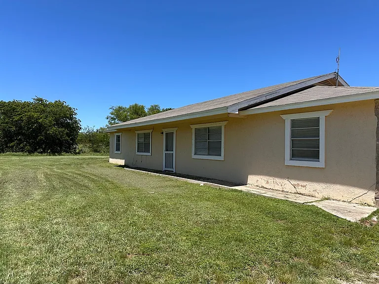 1808 Springlake W — Photo 2