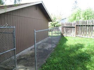 1135 SE Rogue Dr, Grants Pass, OR 97526