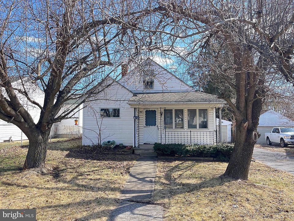 1st image of 613 Albert St