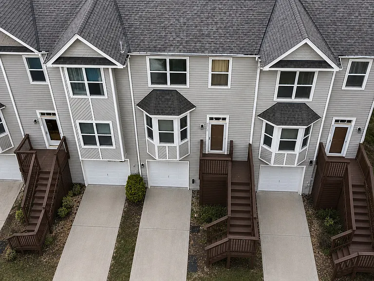 8000 Delores Ct — Photo 6