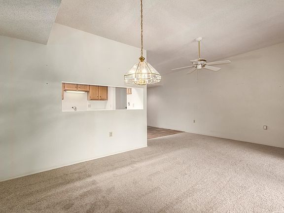 3rd image of 1720 W Dalehaven Cir