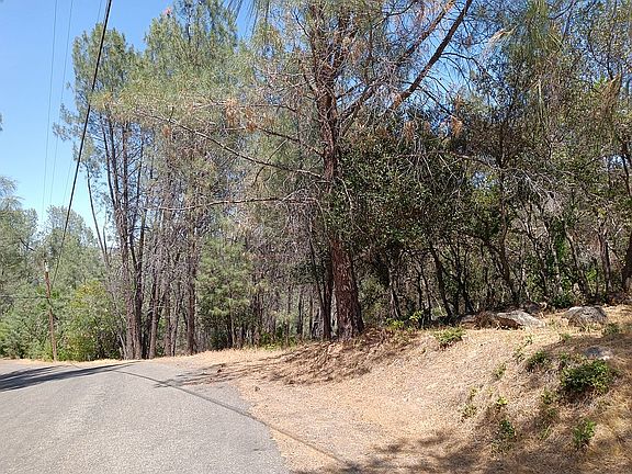 4696 Iroquois Trail at right