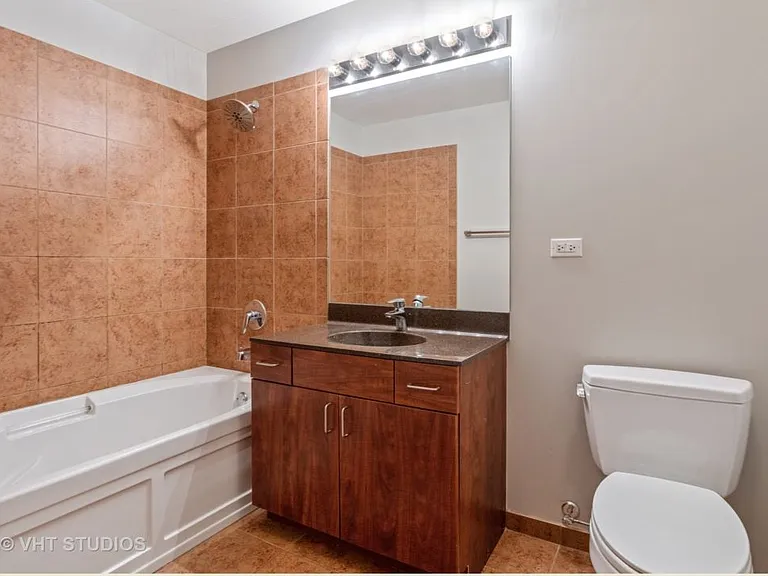 235 W Van Buren St #2421 — Photo 6