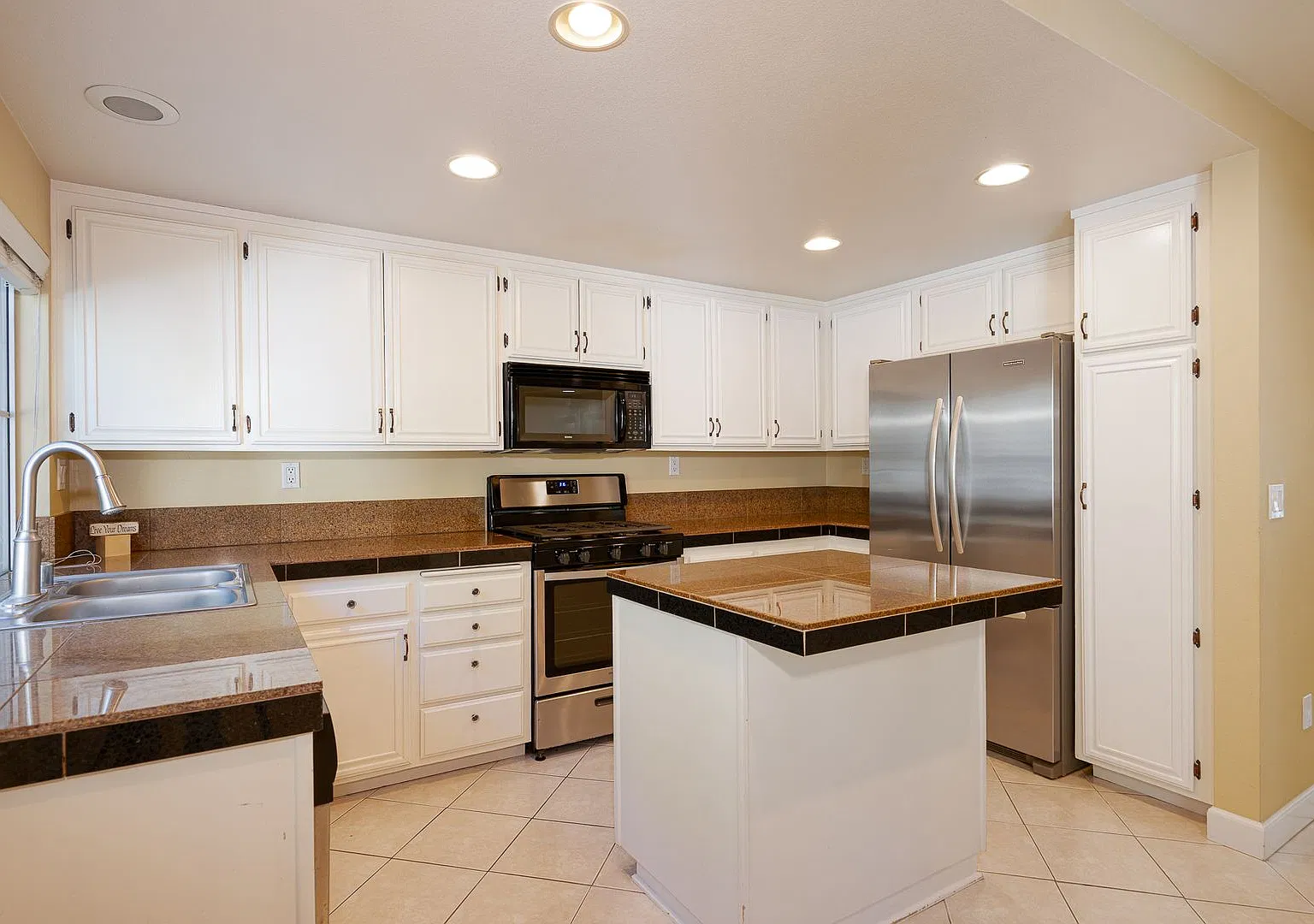 2 Bedroom + 2.5 Bathroom Townhome + Loft! | Weston Cape Regatta | Ventura | Unfurnished — Photo 3