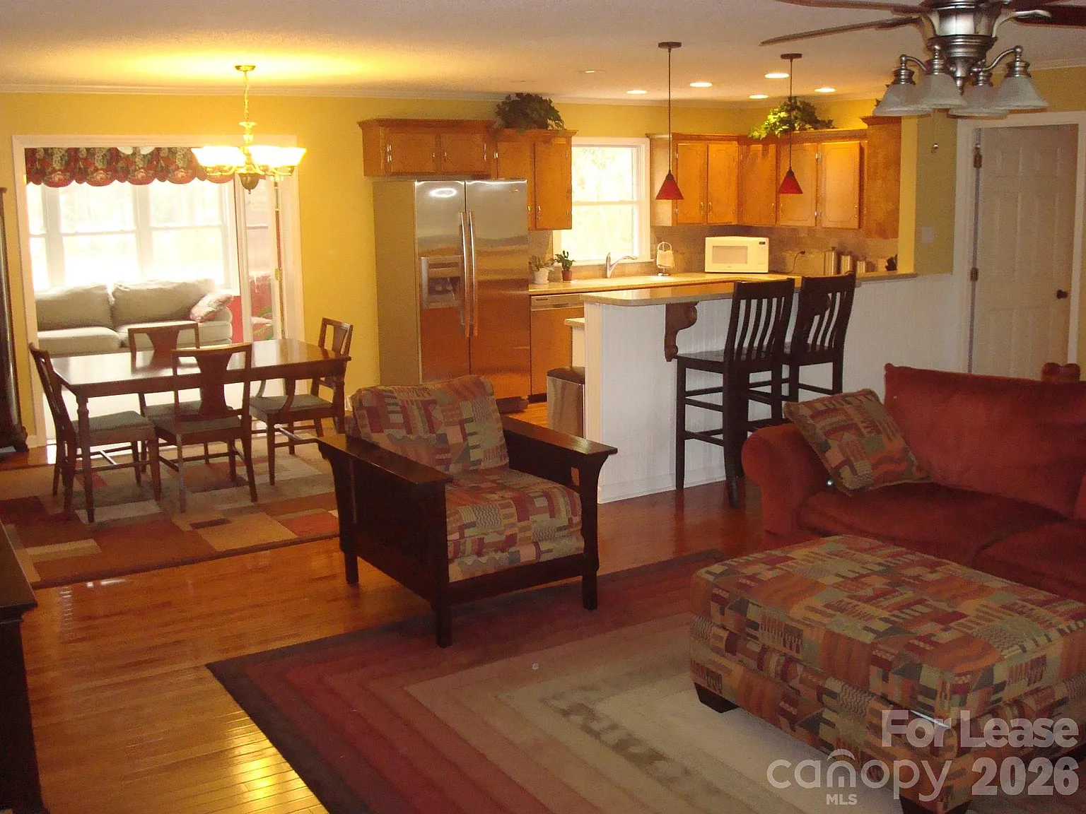 4 bed, 3.0 bath, 2286 sqft, $2,850 — Photo 4