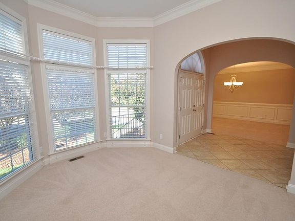 5th image of 2108 Crigan Bluff Dr