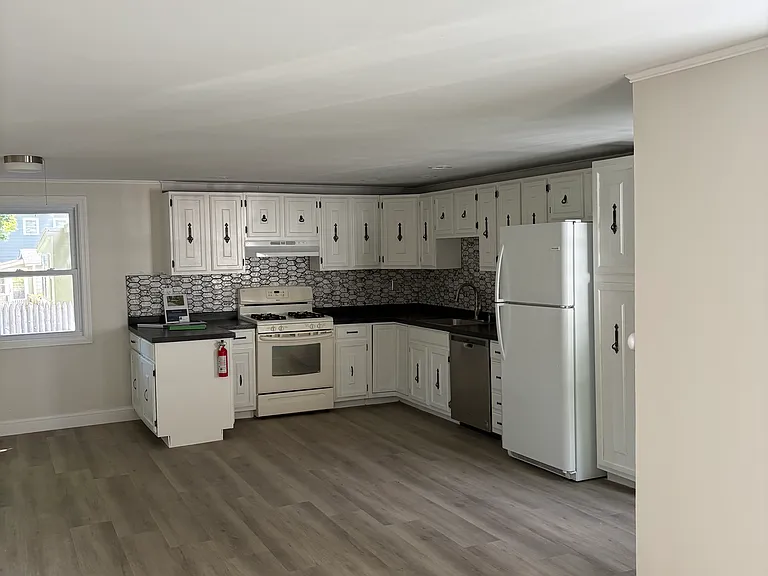 11 Central St — Photo 6