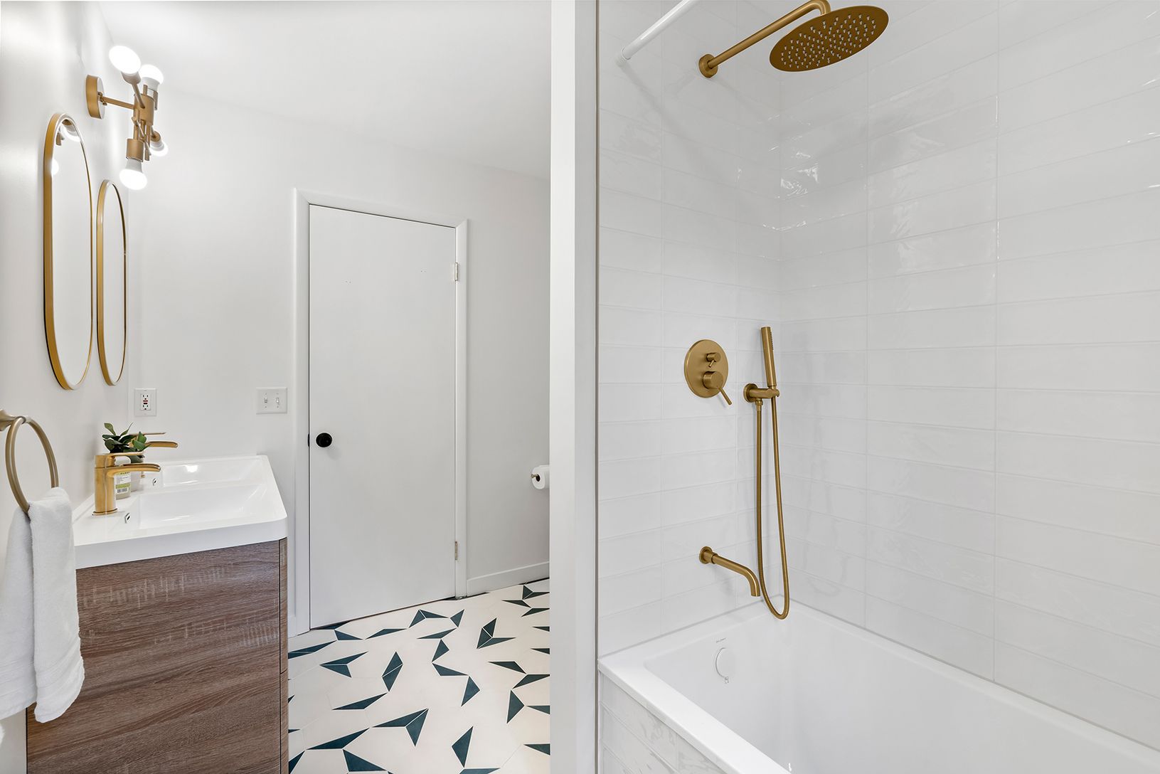  Brand New Guest Bathroom 