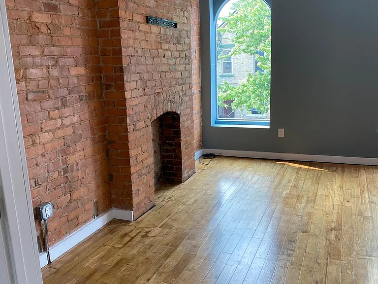 884 Oak St — Photo 12