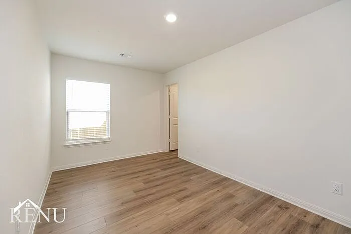 308 Crescent Park Dr — Photo 12