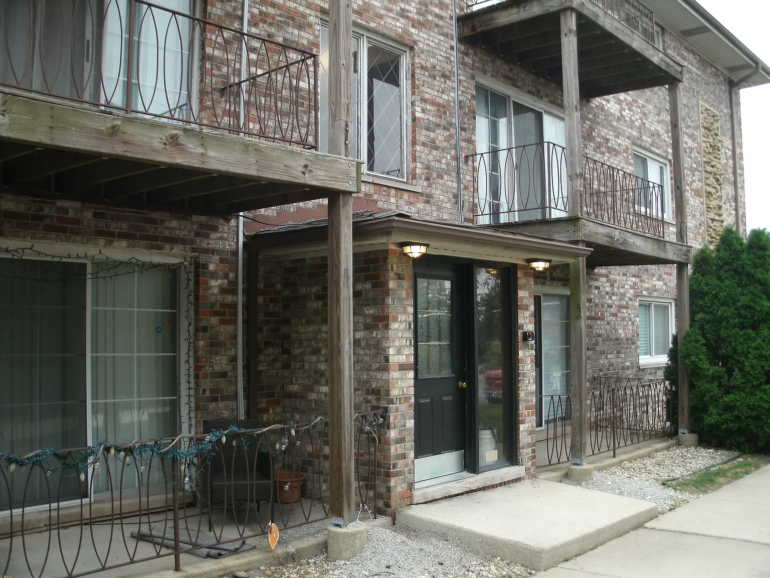 3 bed, 1000 sqft, $1,950 — Photo 2