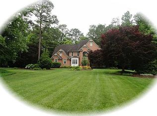 33 Dryden Dr, Poquoson, VA 23662