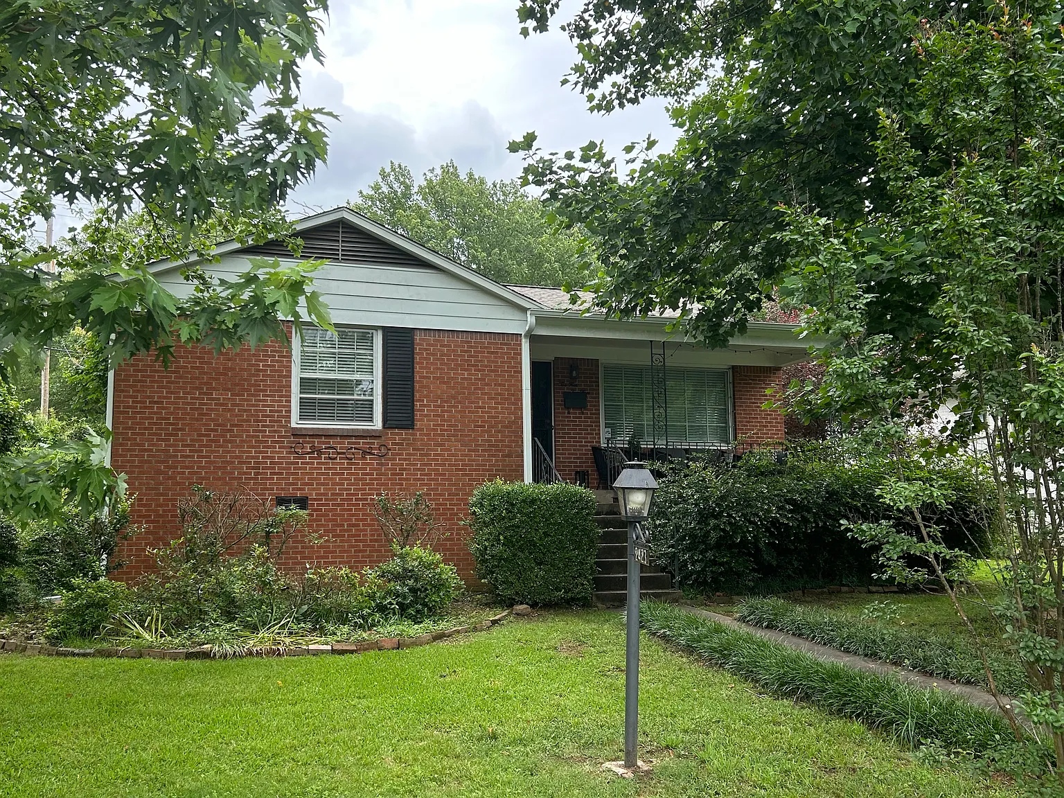 3 bed, 1.5 bath, 1392 sqft, $1,900 — Photo 2