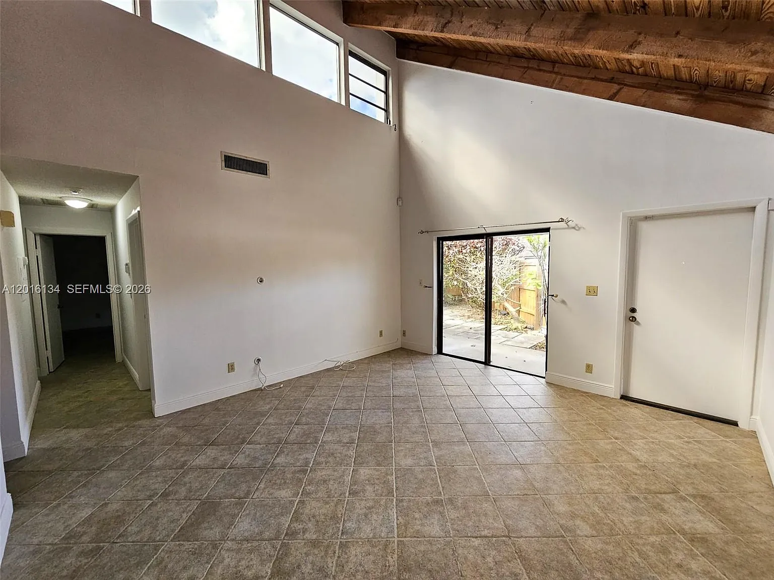 Kendall Trace Condo — Photo 4