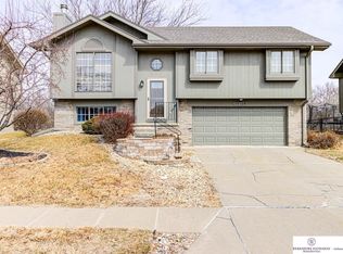15128 Chalco Pointe Dr, Omaha, NE 68138