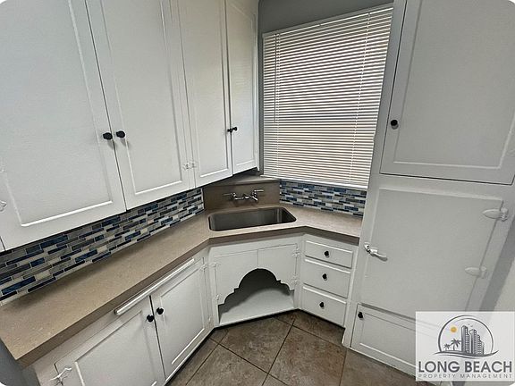 5th image of 1119 E 4th St APT M