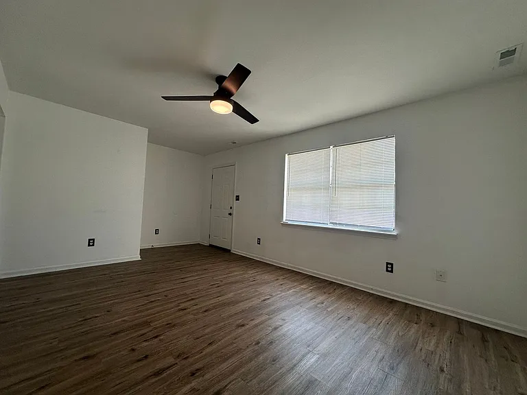 414 Myrtlewood Cir — Photo 4