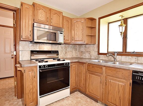 4th image of 1100 Averill Dr