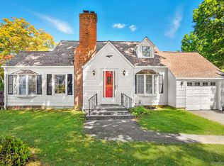 2 Meadow Dr, Armonk, NY 10504