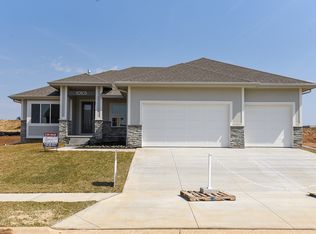 10105 S 106th St, Papillion, NE 68046