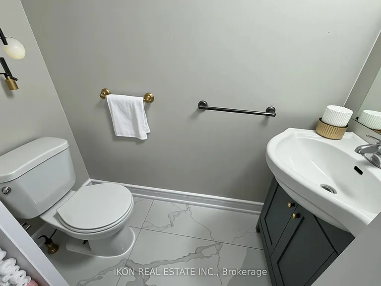 67 Sprucedale Way E — Photo 9