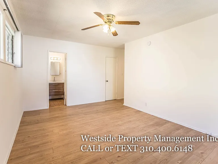 1555 S Hayworth Ave #11 — Photo 12
