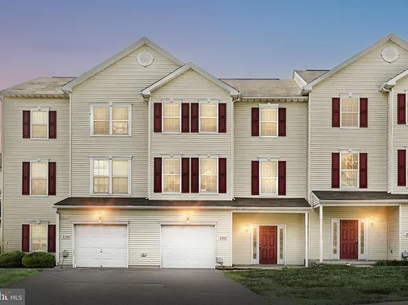 2302 Sunny Hill Cir #2302, York, PA 17406