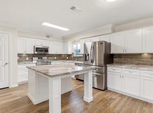 12107 21st St, Santa Fe, TX 77510