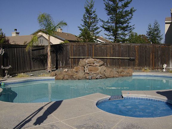 15 X 30 pool with 6 person spa