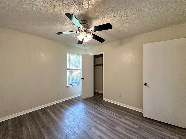 109 S Brook Dr — Photo 41