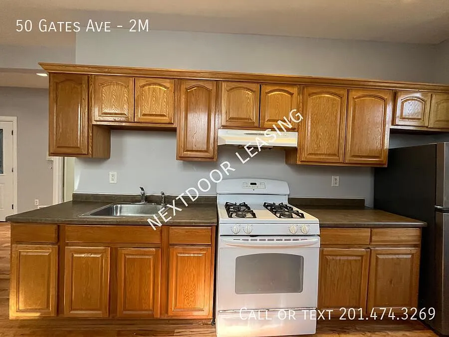 Building Photo - 50 Gates Ave #2M