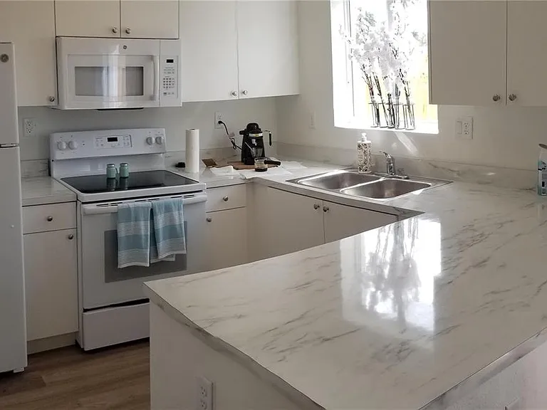 210 SW 3rd Ct — Photo 5