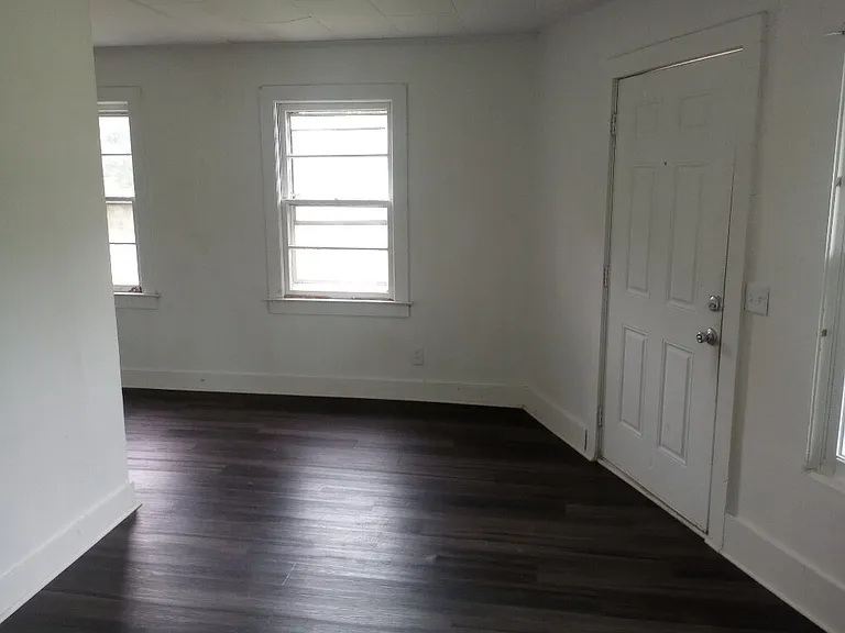 111B N Bell St — Photo 3