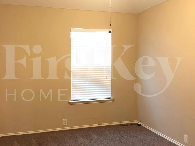 8604 Orleans Ln — Photo 11