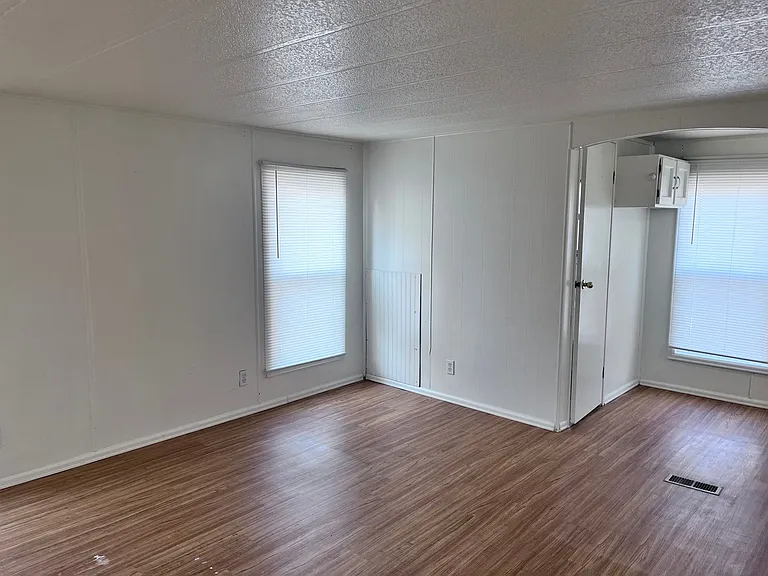 1053 Caroline Ct — Photo 11