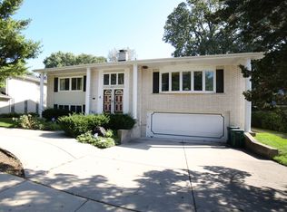 422 Lavergne Ave, Wilmette, IL