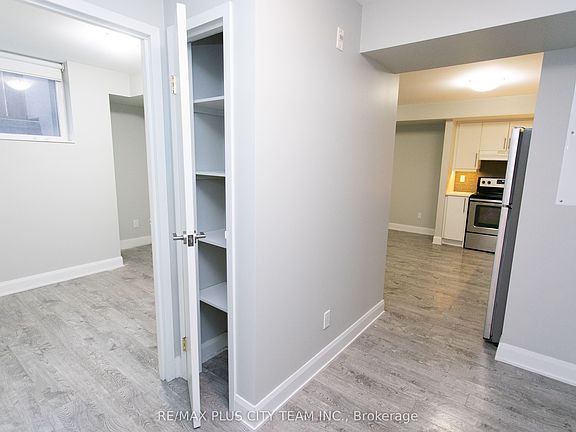 5th image of 686 Bathurst St #L03