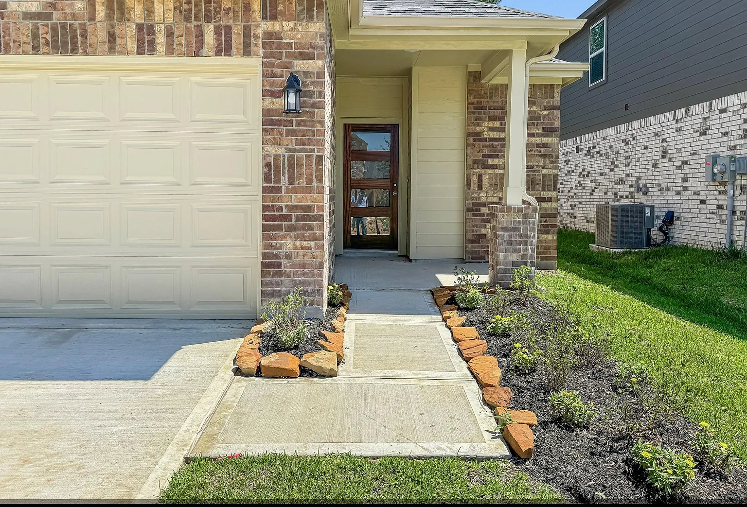 3 bed, 1691 sqft, $2,350 — Photo 2