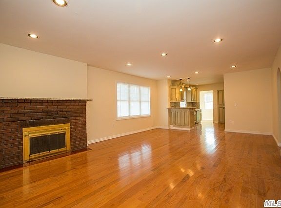 4th image of 746 Stowe Ave