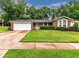 4477 Roadside Ln, Saint Louis, MO 63128