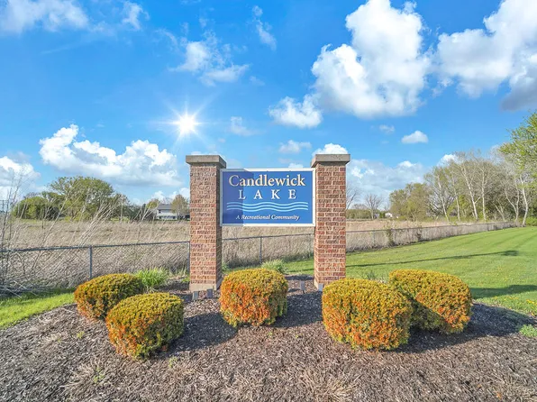 2000 Candlewick Dr SW, Poplar Grove, IL 61065