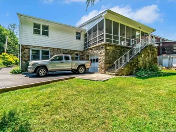 66 Rosemere Ave #2, Fairfield, CT 06825