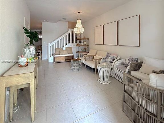 4th image of 1060 SE 26th Ter #Townhouse 1060