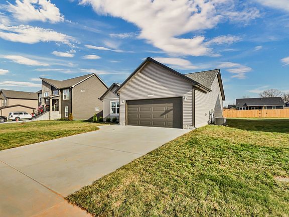 3rd image of 207 Donegal Dr Lot 138