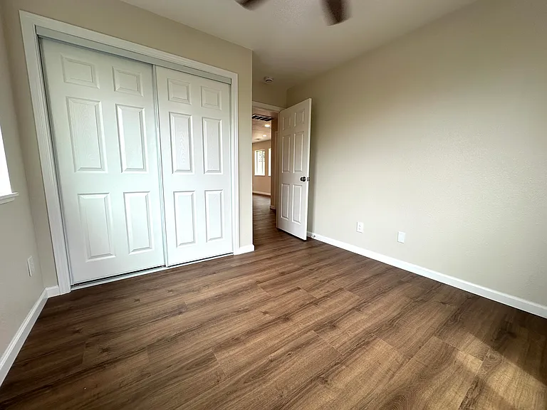 404 Albrecht St — Photo 4